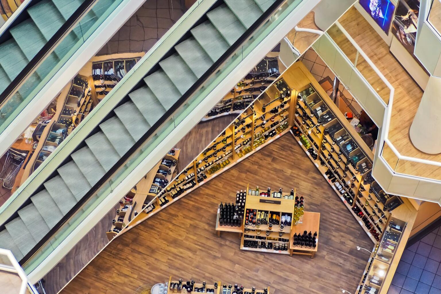 The Shops at Geneva Commons - Geneva, IL | OntheFox.com